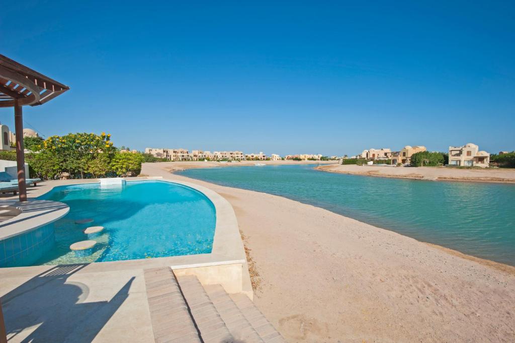 Rent El Gouna Lagoon Villa HEATED Private Pool BBQ photo 4