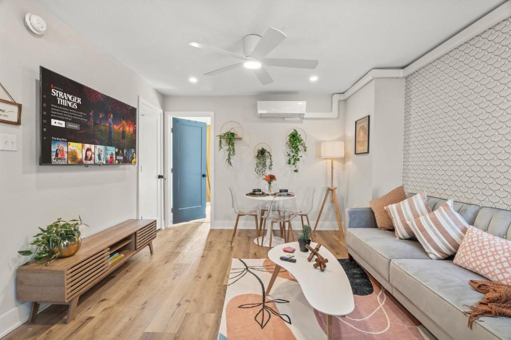 E Passyunk Ave 1BR Gem Prime Location image