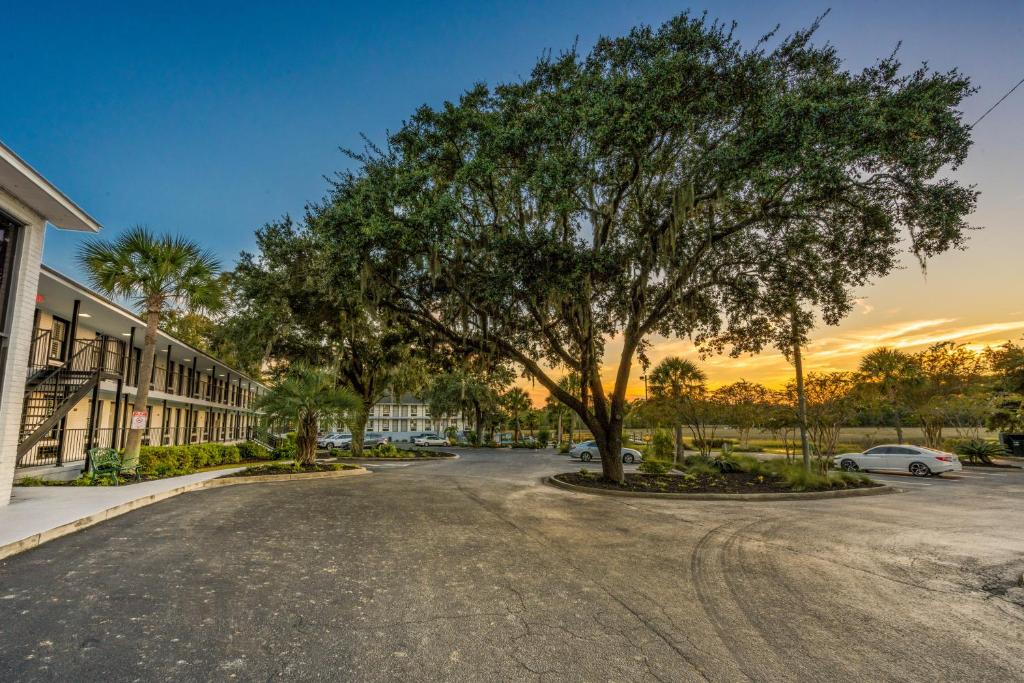 Charleston Creekside Inn photo 1