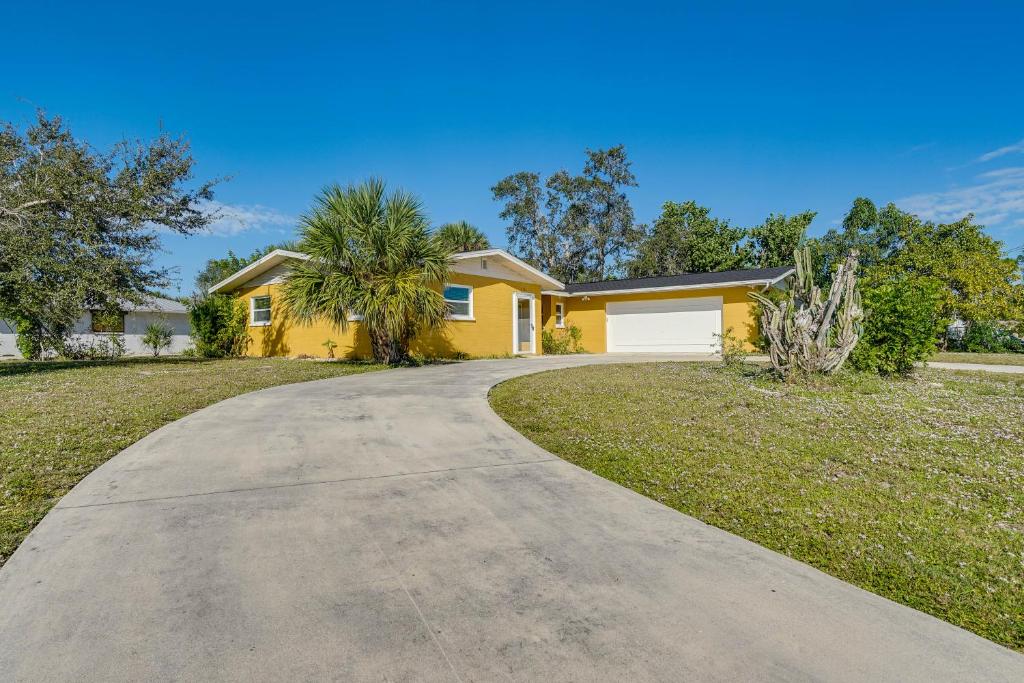Pet-Friendly Englewood Home - 4 Mi to Beach! photo 1