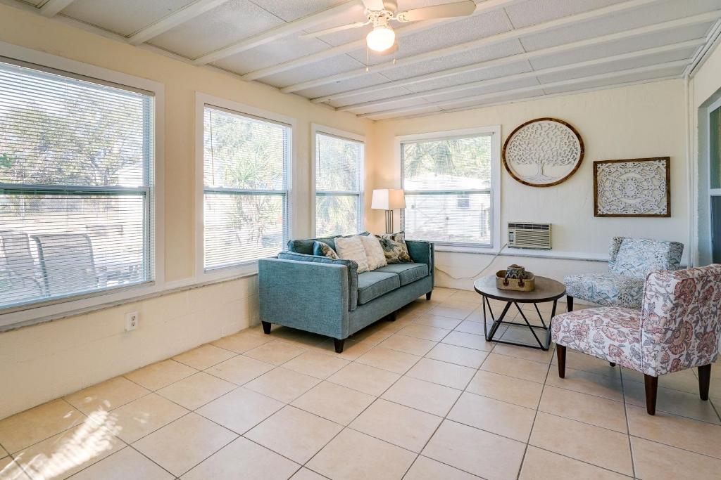 Pet-Friendly Englewood Home - 4 Mi to Beach! photo 2