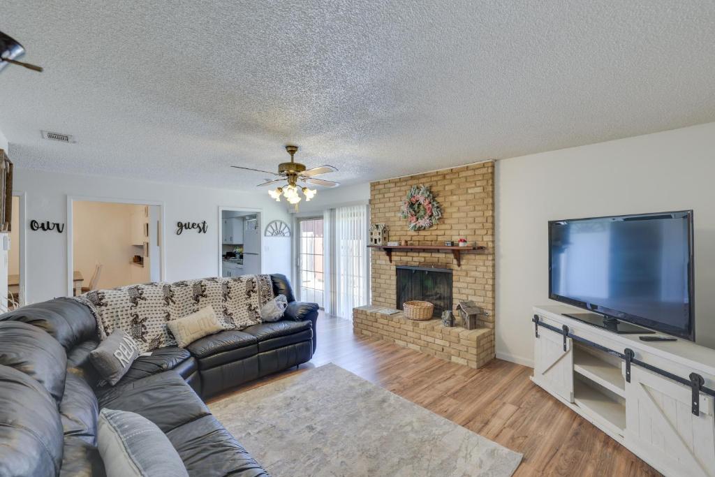 Charming Fort Worth Retreat about 12 Mi to Dtwn! photo 1