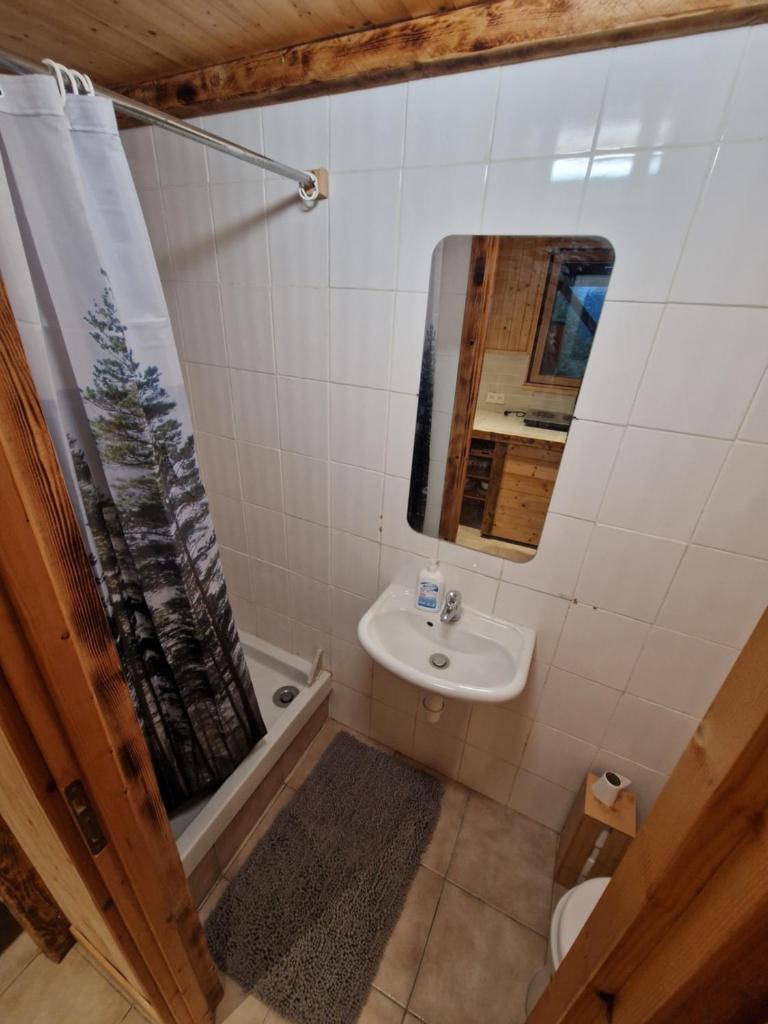 Alpine 1 bed Chalet with beautiful views photo 2