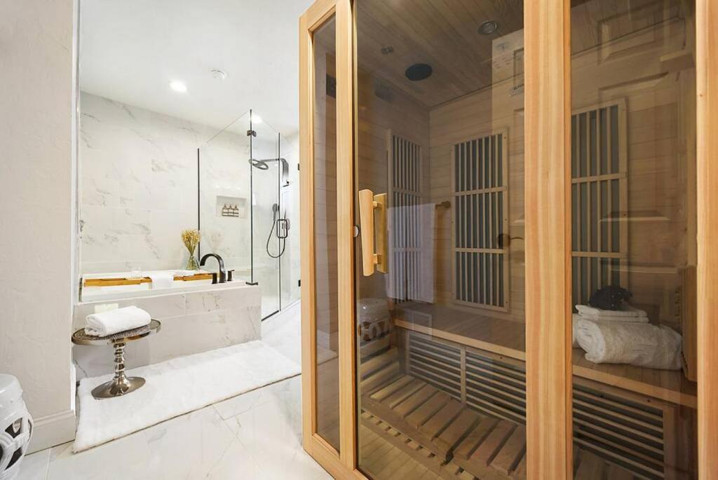The Carnegie - Sauna, Farmhouse Vibes, 1 Block from Butler photo 3