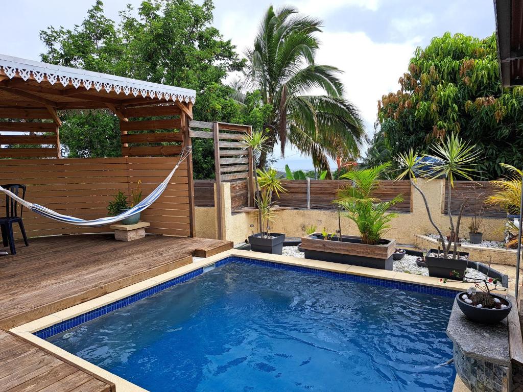 Maison meublée F2 avec vue et piscine photo 4