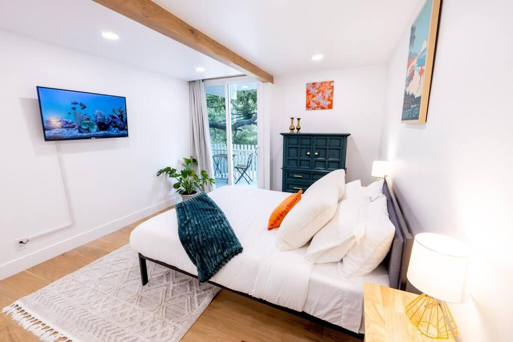 Malibu Dreamhouse Close to Beaches and Dukes photo 2