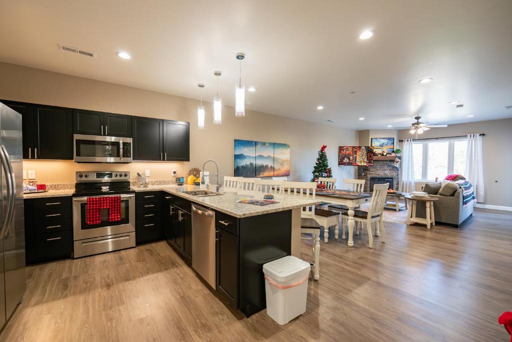 New Build - Walk-In 3BR Condo with Arcade Game - FREE ATTRACTION TICKETS INCLUDED -- FHG-207 photo 2