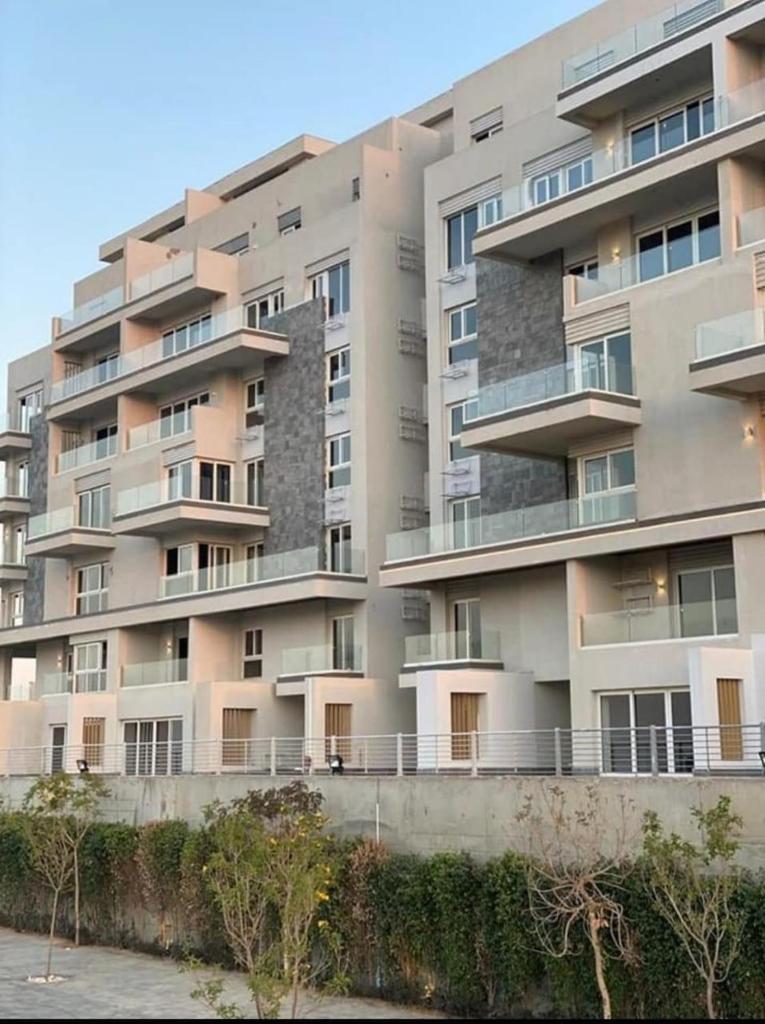 Hotel apartment at Mountain View I city compound photo 3