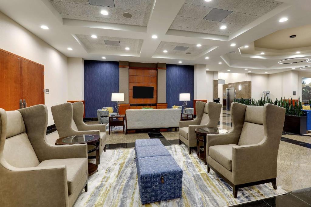 Drury Inn & Suites St. Louis Arnold photo 2