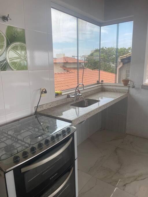 Suíte privativa, próximo a PUC, ambiente familiar. photo 2
