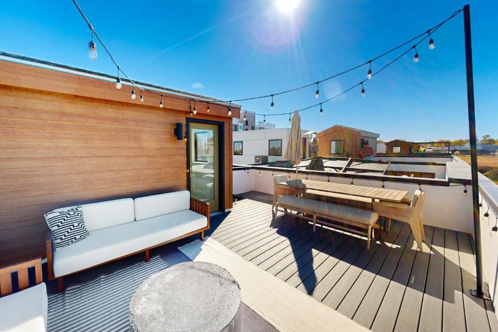 Modern Peaks Townhome photo 2