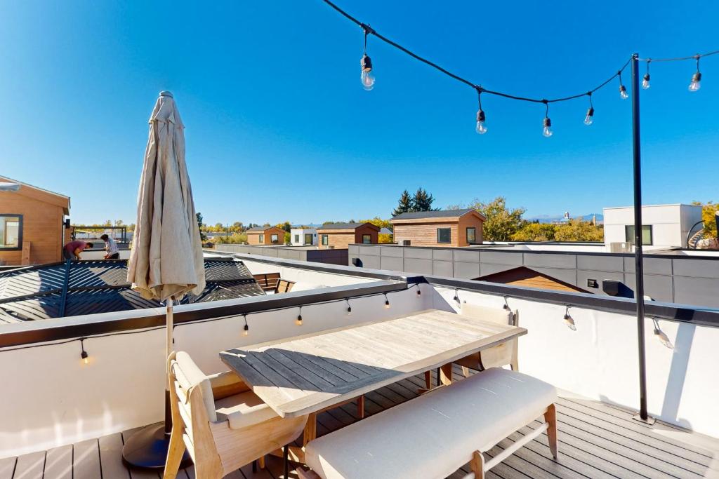 Modern Peaks Townhome photo 3