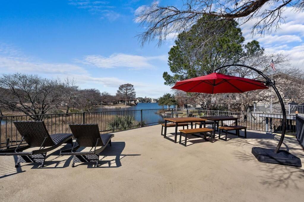 Waterfront Home+ pool+ spa- Lucy on the Lake LBJ!