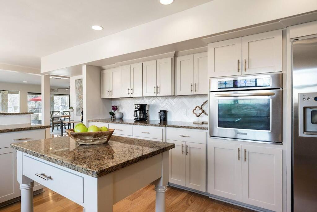 Waterfront Home+ pool+ spa- Lucy on the Lake LBJ! photo 4