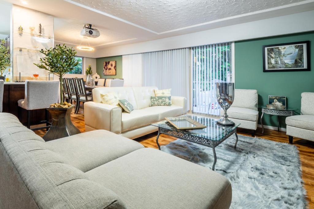 NorthVAN nature living home photo 3