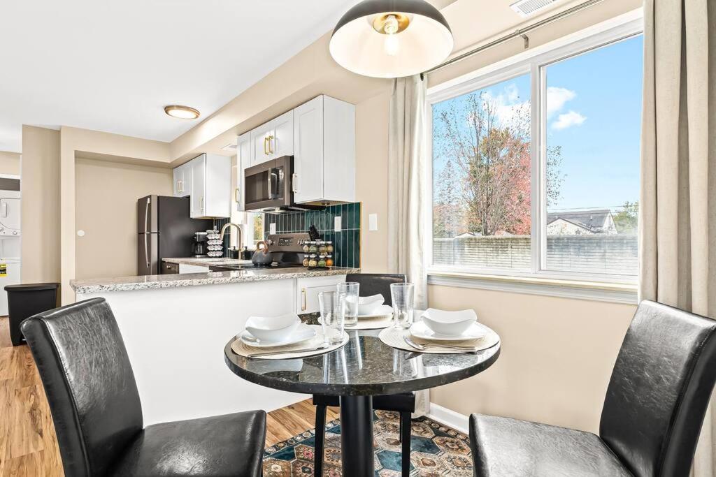 Newly Renovated Flat near Downtown Roseville photo 1