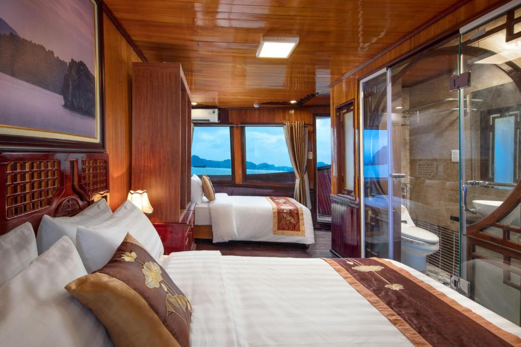 Cozy Bay Classic Cruise