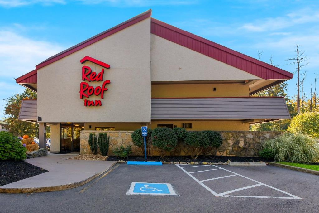Red Roof Inn Salem image
