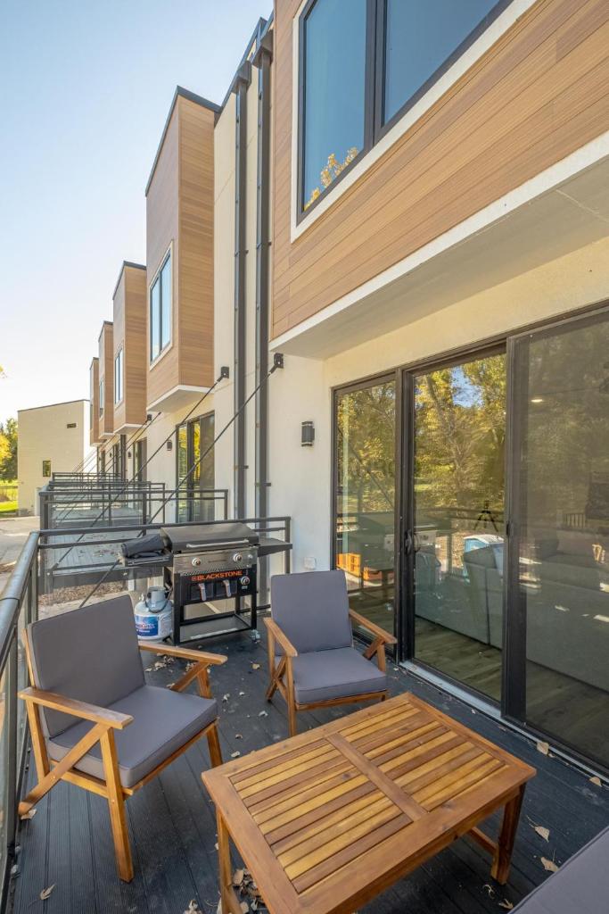 CentralPark Townhome B10 photo 3