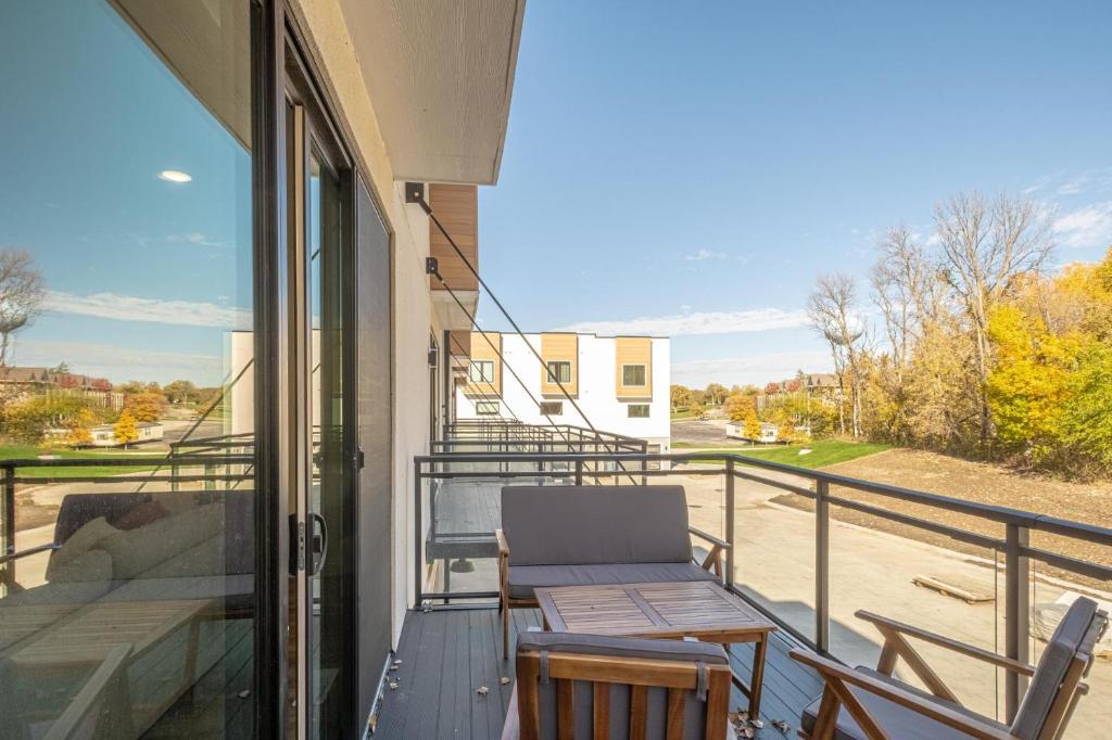 CentralPark Townhome B10 photo 2