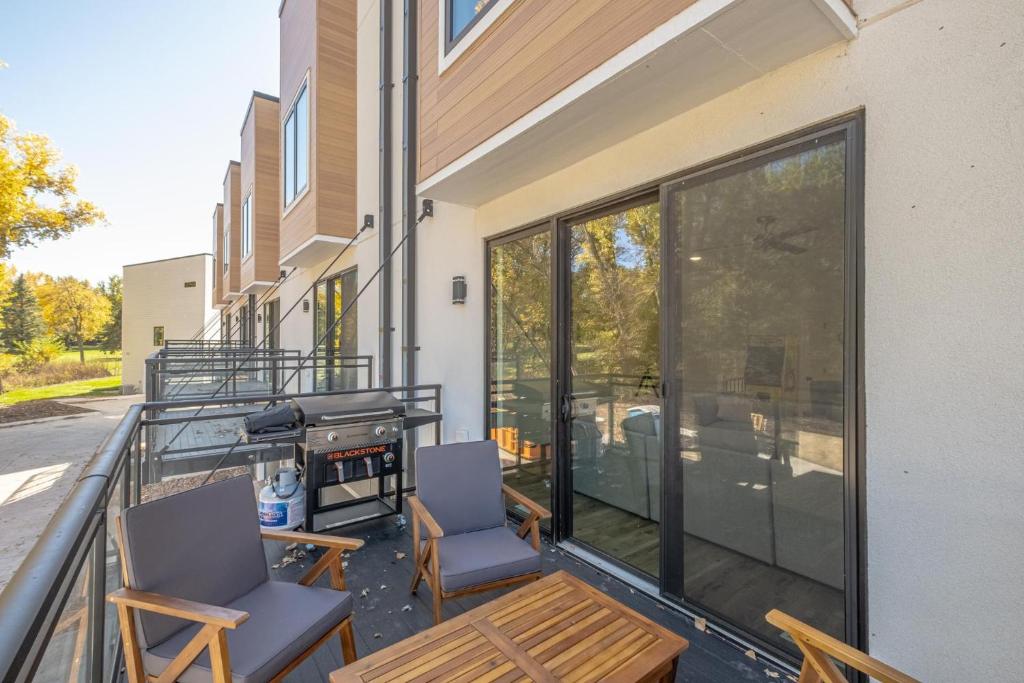 CentralPark Townhome B10 photo 4
