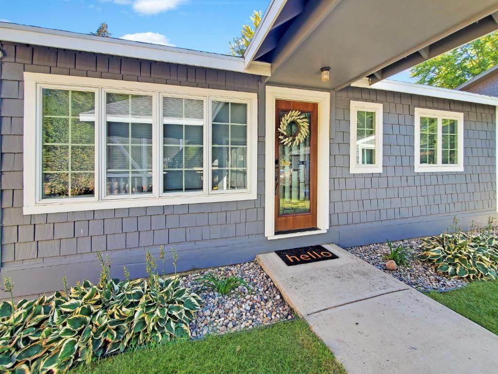 The Canal Cottage off West Lake Okoboji photo 4