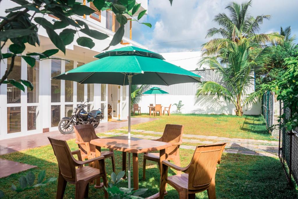 Happy Hours Guest House & Restaurant