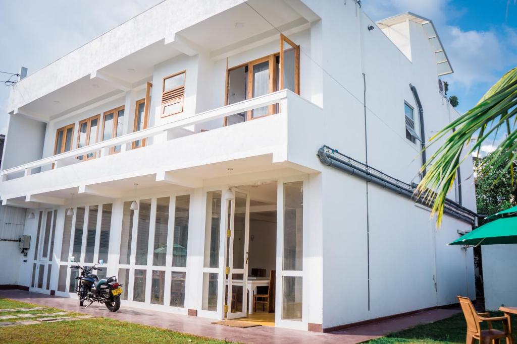 Happy Hours Guest House & Restaurant photo 2