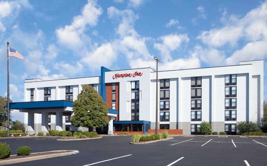 Hampton Inn Evansville image