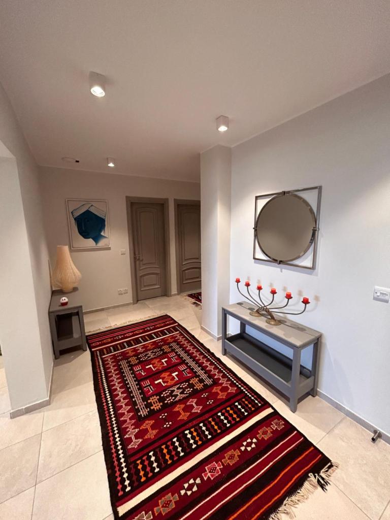 Luxury Private Room - TV photo 4