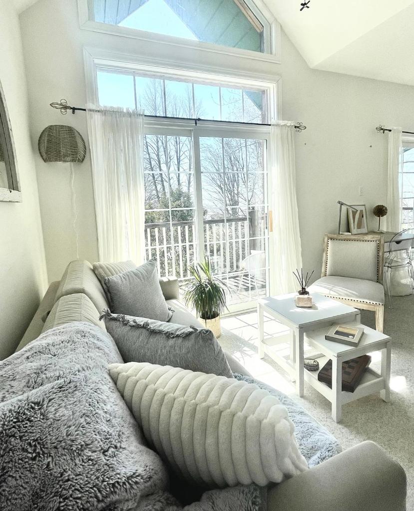 The Bruce Beach House - Cozy cottage by the lake! photo 4