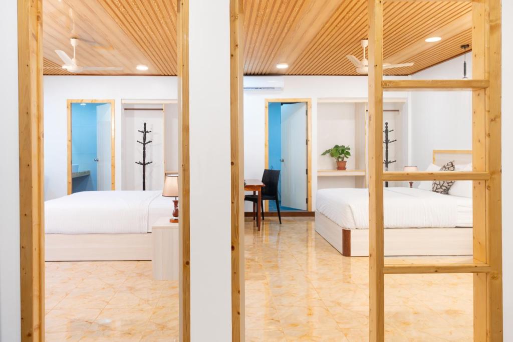 Hudhuveli Kamadhoo photo 1
