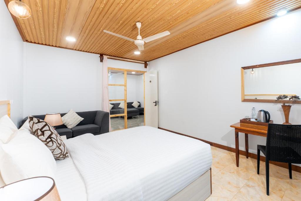 Hudhuveli Kamadhoo photo 3