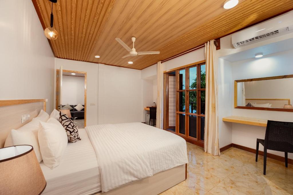 Hudhuveli Kamadhoo photo 4