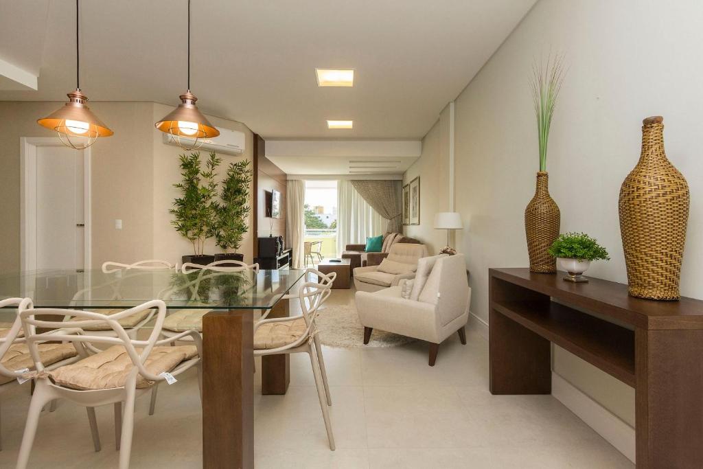 Boulevard Bombinhas 207-B - Apartamento a 50 metros da Praia - Jacuzzi - Piscina - Academia. photo 4