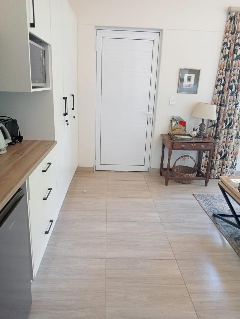19, Ridge House photo 3