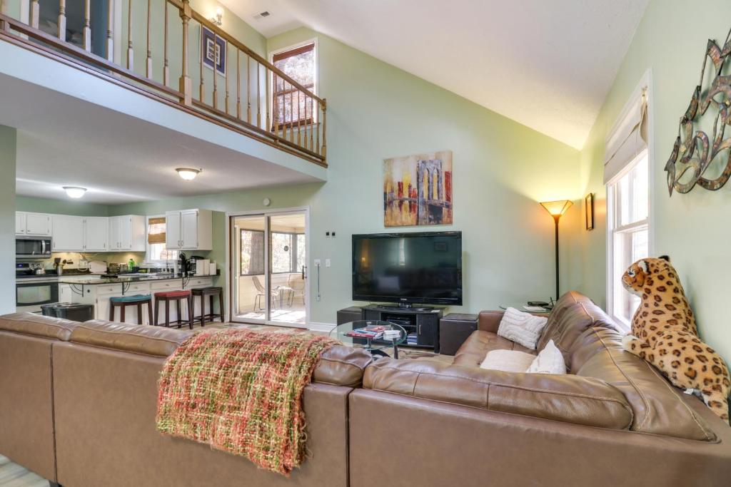 Spacious Family Home with Deck at Massanutten Resort photo 1