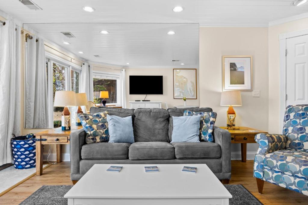 Beachside 102 with Direct Access to the Beach and Pool and Hot Tub photo 3