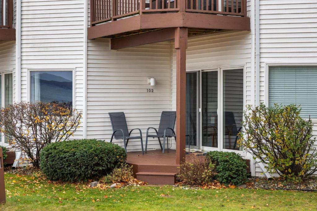 Beachside 102 with Direct Access to the Beach and Pool and Hot Tub photo 4