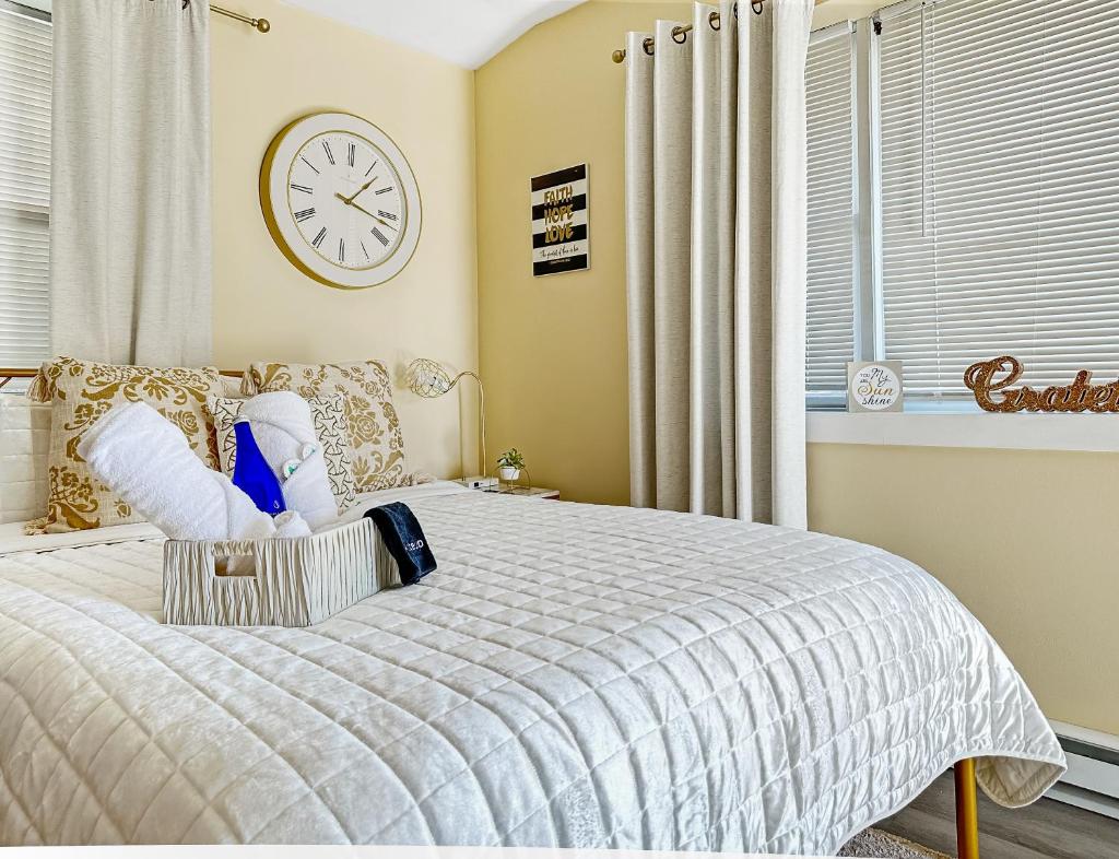 Gorgeous Studio in Groton, CT image