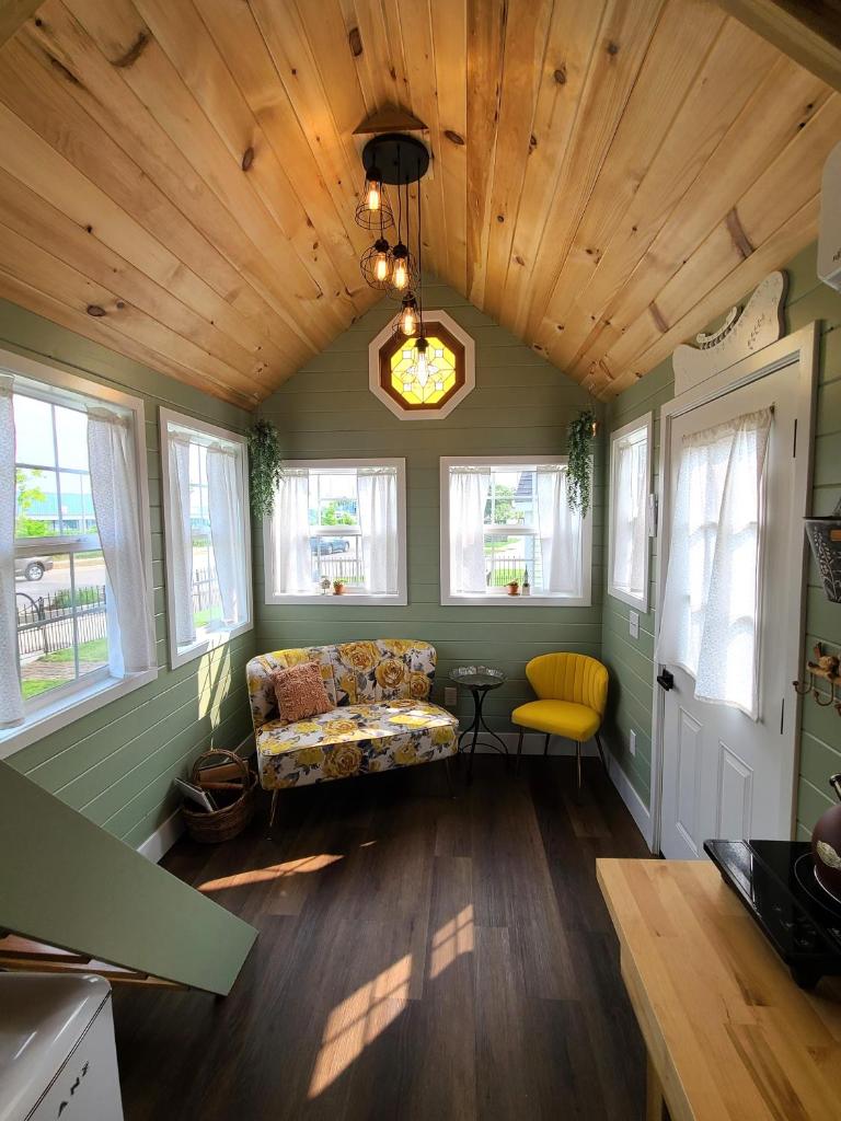 Tiny Digs Lakeshore - Tiny House Lodging photo 2