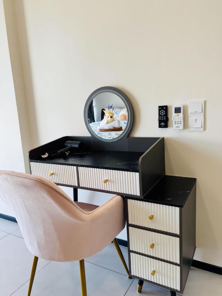 Urban Suites by PerfectSweetHome Cozy Style photo 4