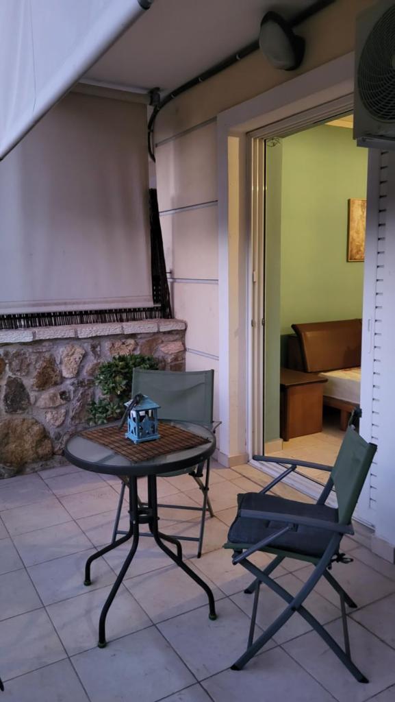 M & M Airport Stop Garden Apartment photo 1