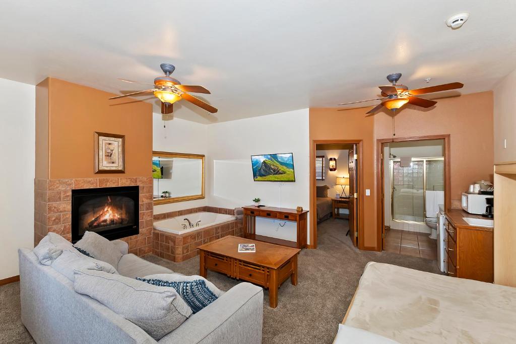 Robinhood Resort image