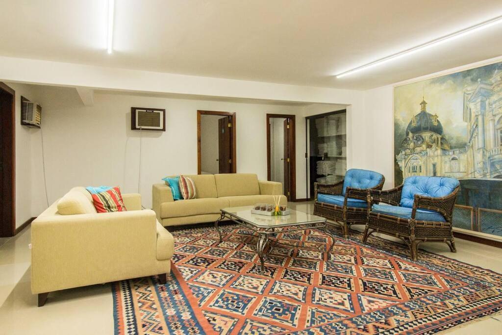 Cinematográfica Mansão Pé na Areia da Ferradura com Treze Quartos Por Luxury Rentals photo 3