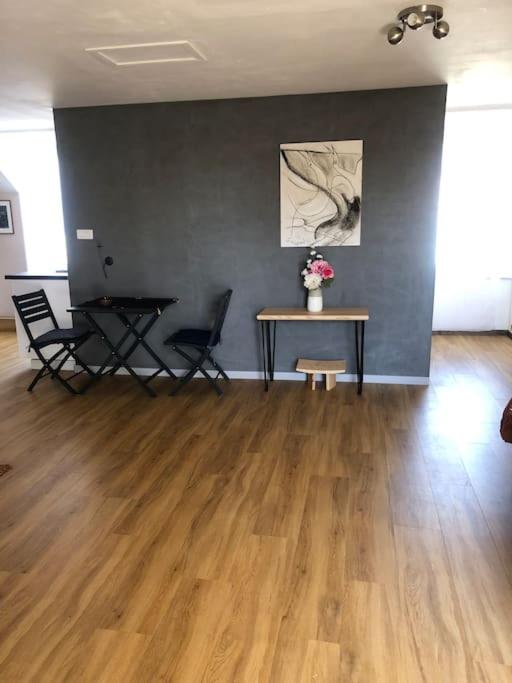 Appartement dans maison rouge