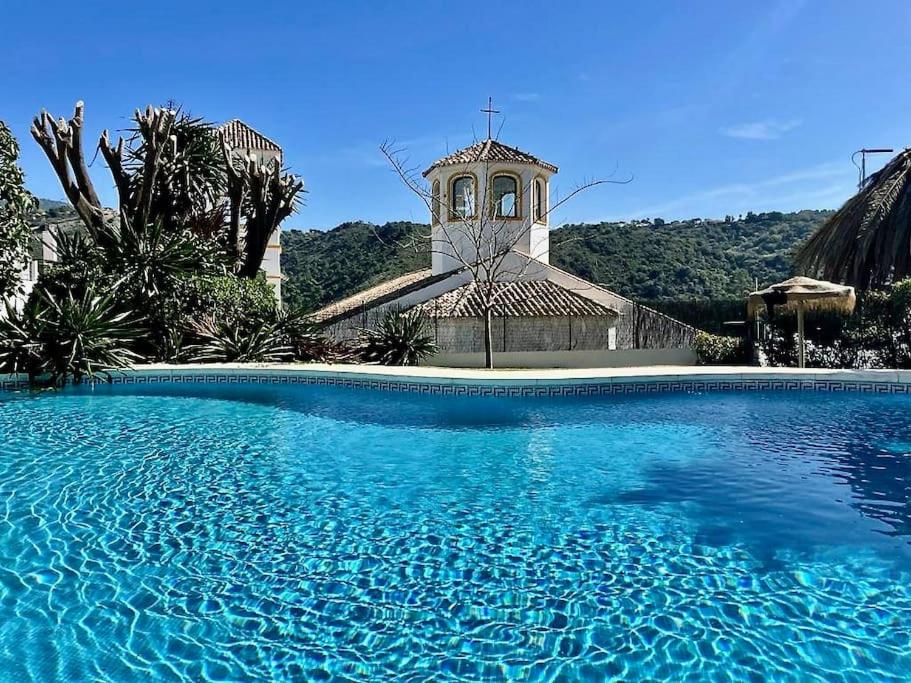 Fantástico apartmento con piscina en Benahavís.