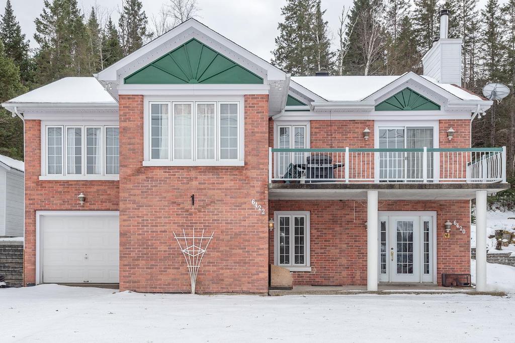 Beautiful Val Morin Chalet photo 1