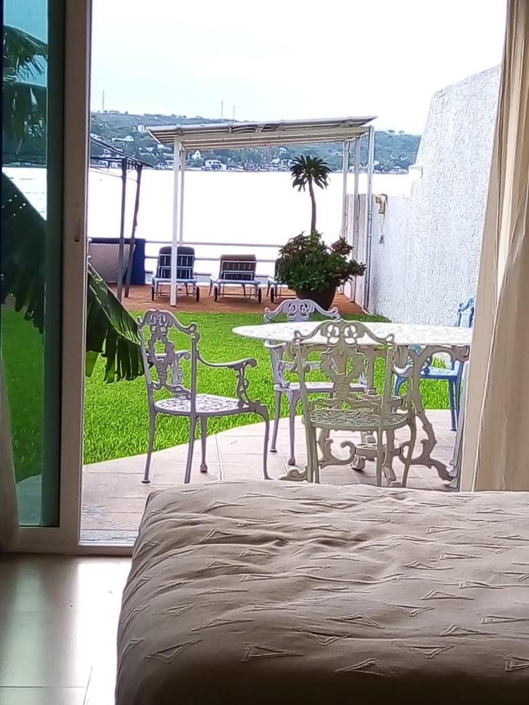 Casa Azul en la orilla del Lago Tequesquitengo photo 3