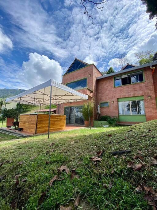 Gran casa envigado jacuzzi, sauna y mirador